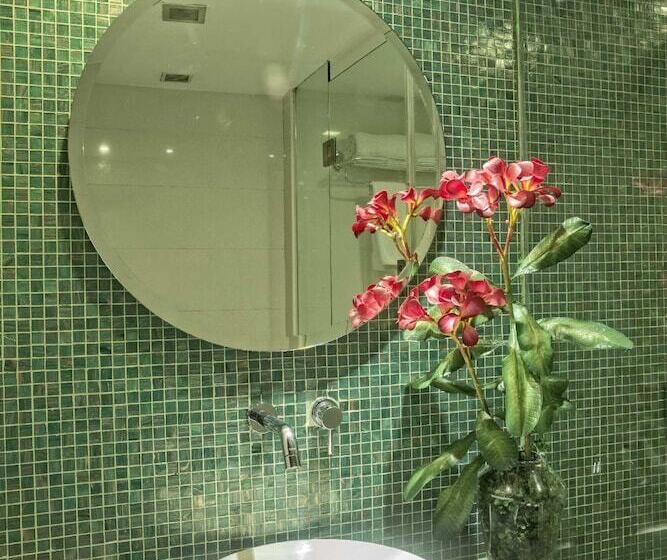 デラックスルーム, Yogi Executive, Navi Mumbai