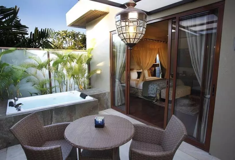 سوئیت با وان آب گرم, Kanishka Villas