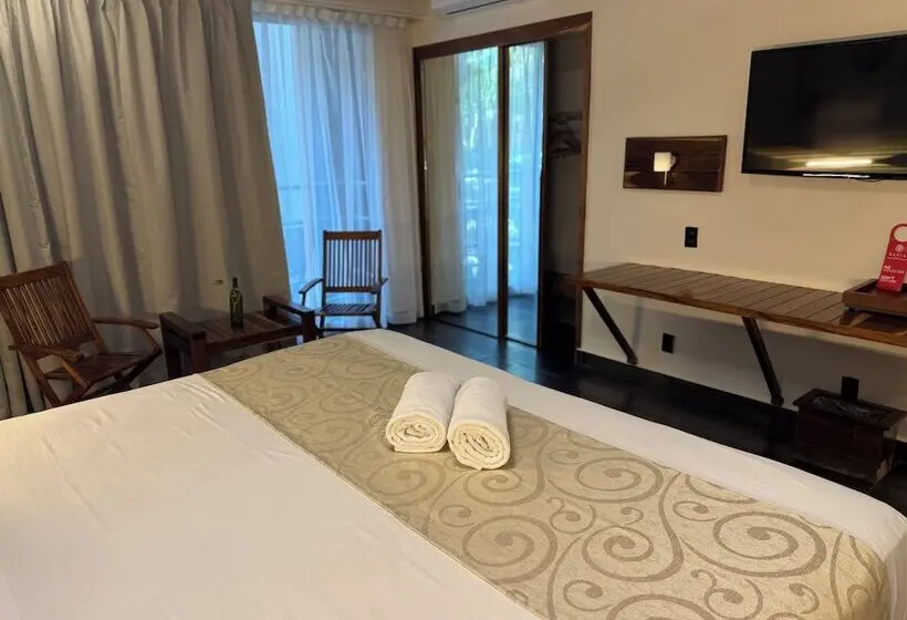 Deluxe Room King Size Bed
