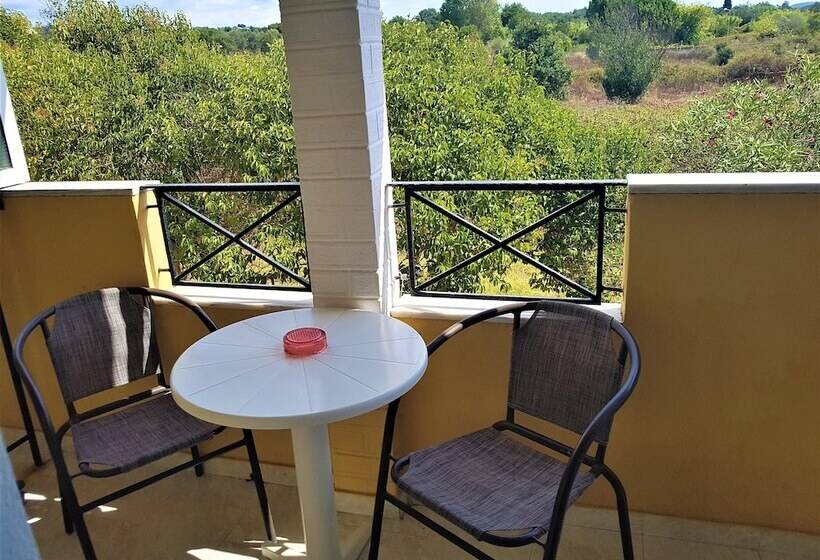 带泳池的标准三人间, Stars Hotel   Adults Only