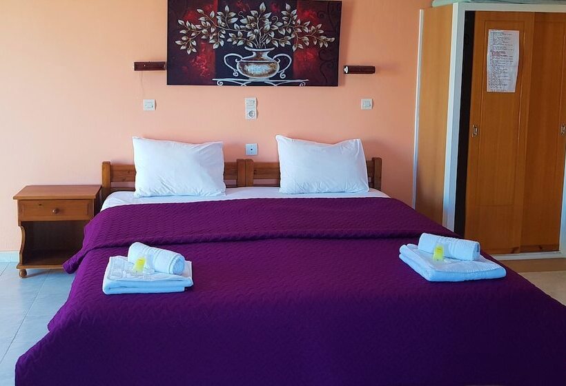 带泳池的标准三人间, Stars Hotel   Adults Only