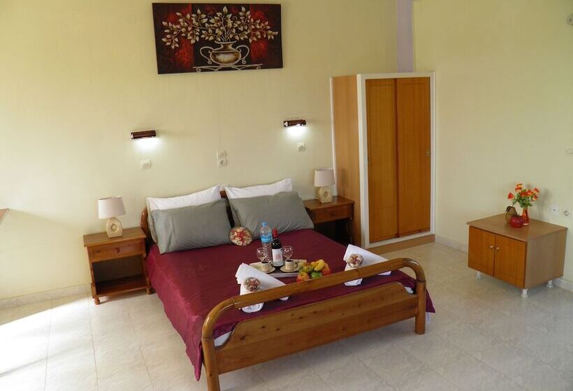 带泳池的标准三人间, Stars Hotel   Adults Only