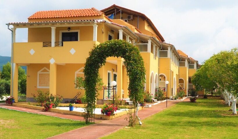 带泳池的标准三人间, Stars Hotel   Adults Only