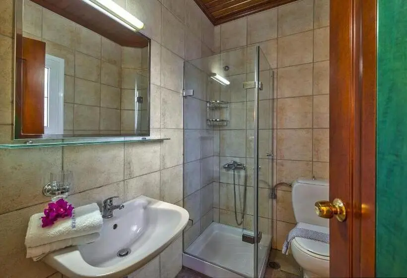 استودیوی استاندارد, Castle Suites