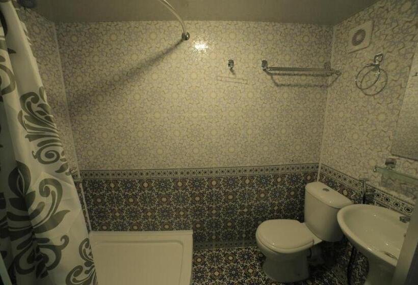 اتاق استاندارد, Hanifa