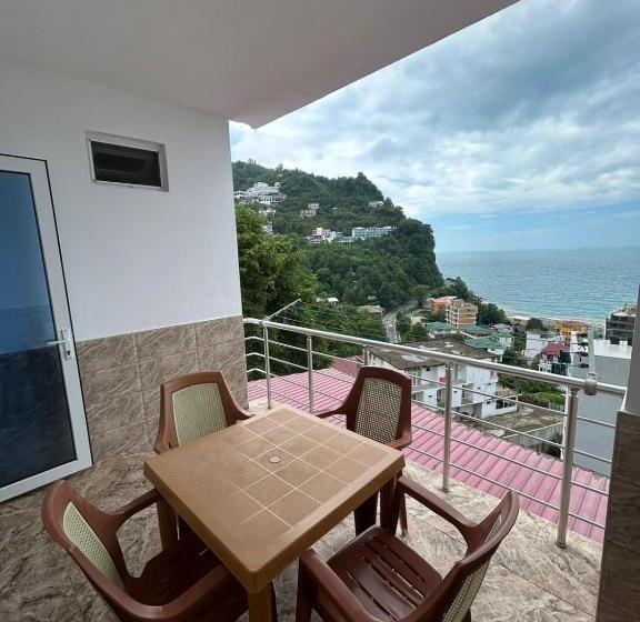 اتاق استاندارد چهار تخته با چشم‌انداز دریا, My House Kvariati