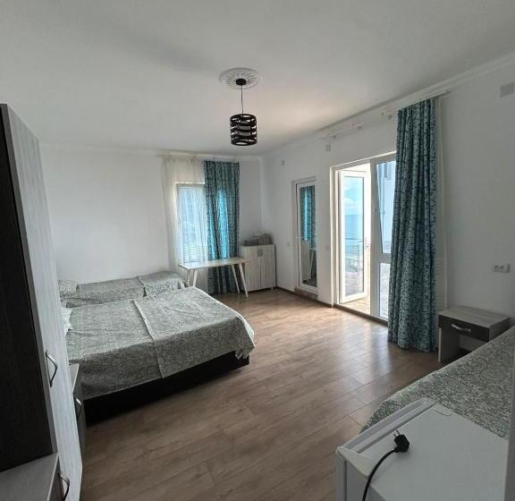 اتاق استاندارد چهار تخته با چشم‌انداز دریا, My House Kvariati