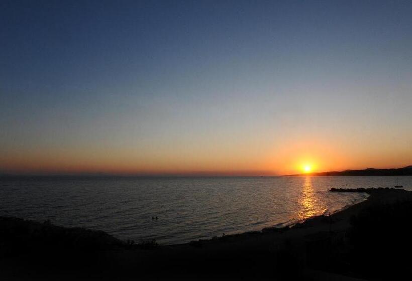 סוויטה מלכותית, Royalty Suites Seaside