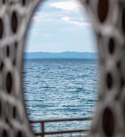 סוויטה מלכותית, Royalty Suites Seaside