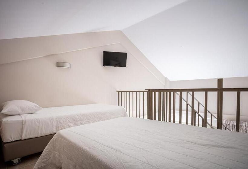 סוויטה מלכותית, Royalty Suites Seaside