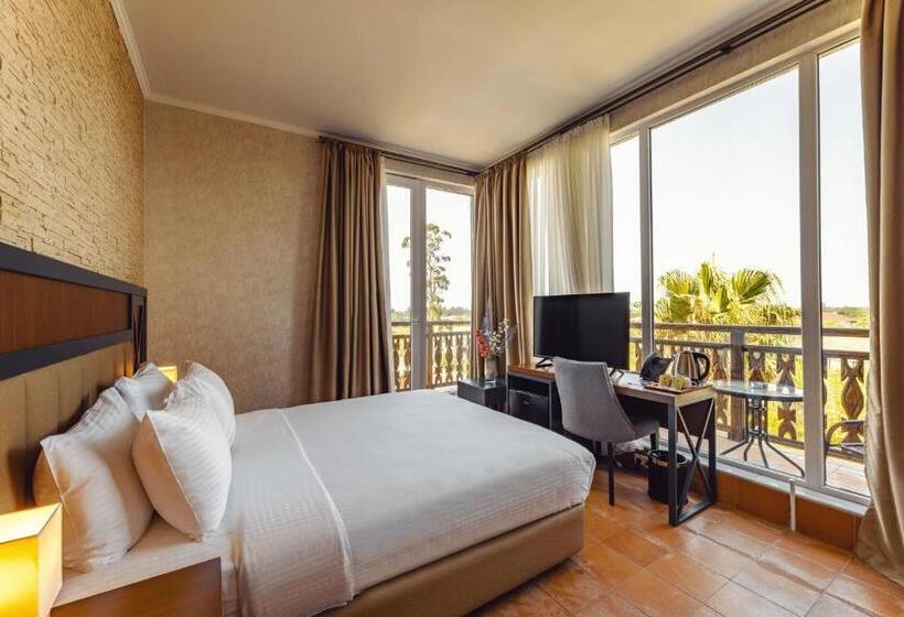 חדר סופריור, Chateau Kvirike