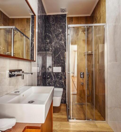 חדר סופריור, Chateau Kvirike