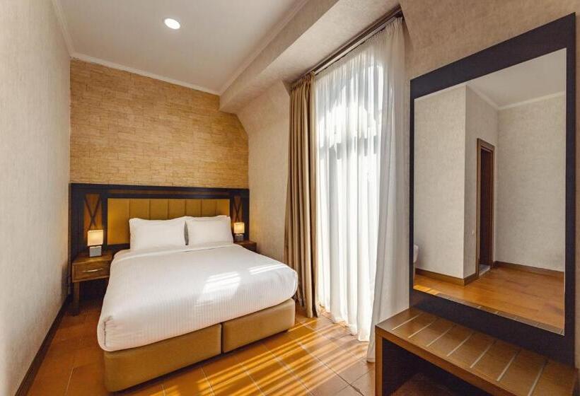 חדר סופריור, Chateau Kvirike