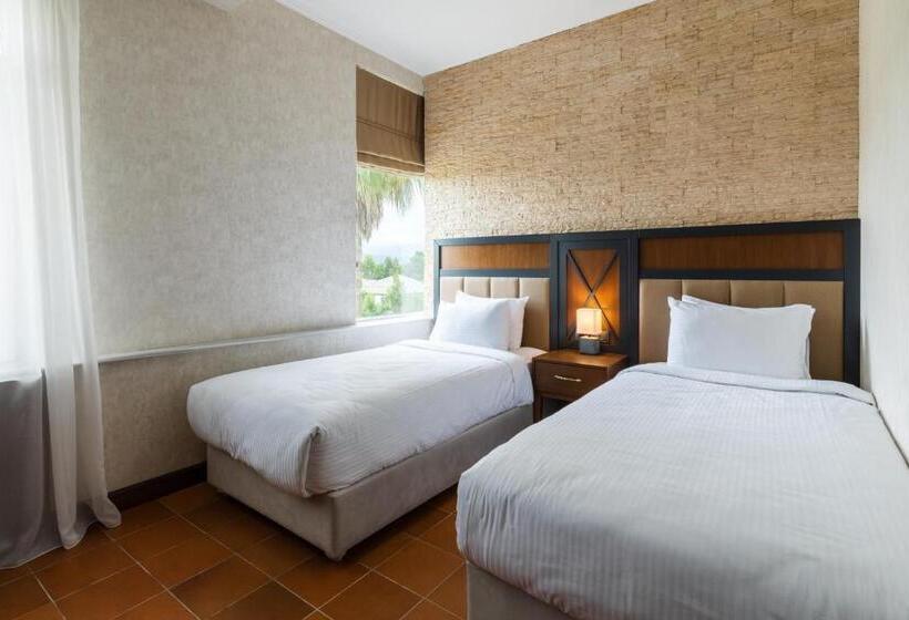 חדר סופריור, Chateau Kvirike