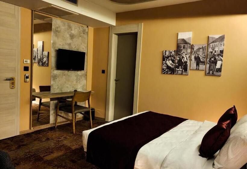 اتاق لوکس با تخت بزرگ, City Code