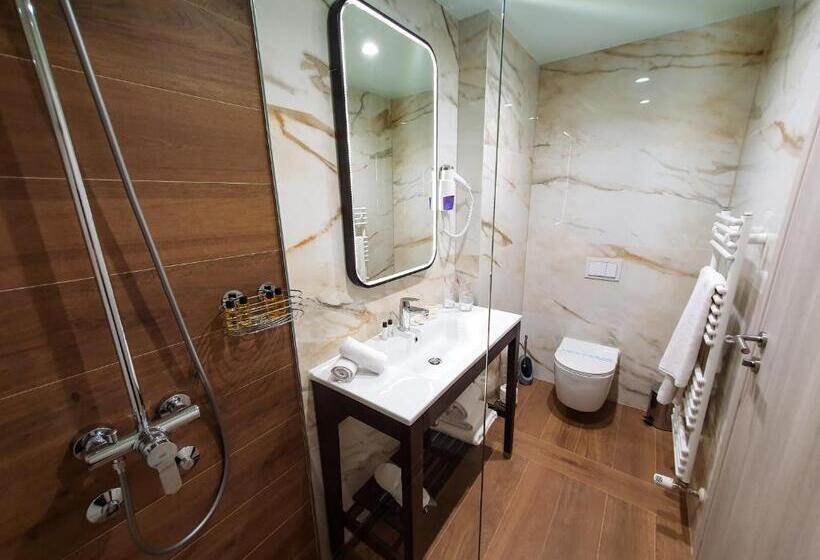 اتاق لوکس با تخت بزرگ, City Code