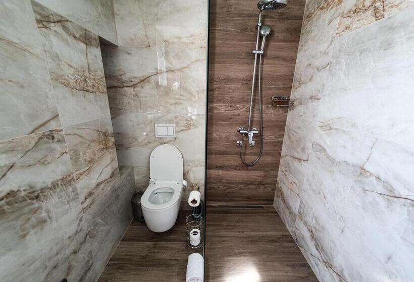 اتاق لوکس با تخت بزرگ, City Code