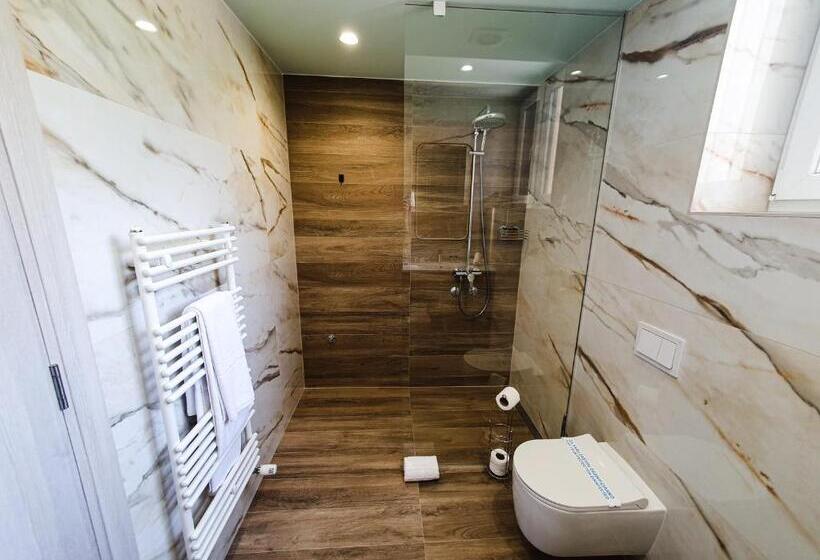 اتاق لوکس, City Code