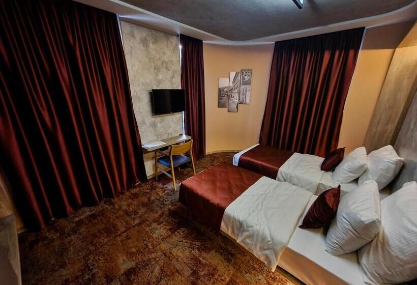 اتاق لوکس, City Code