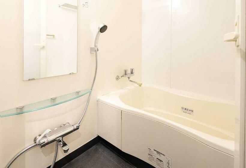 Номер Economy, Comfort Inn Naha Tomari Port