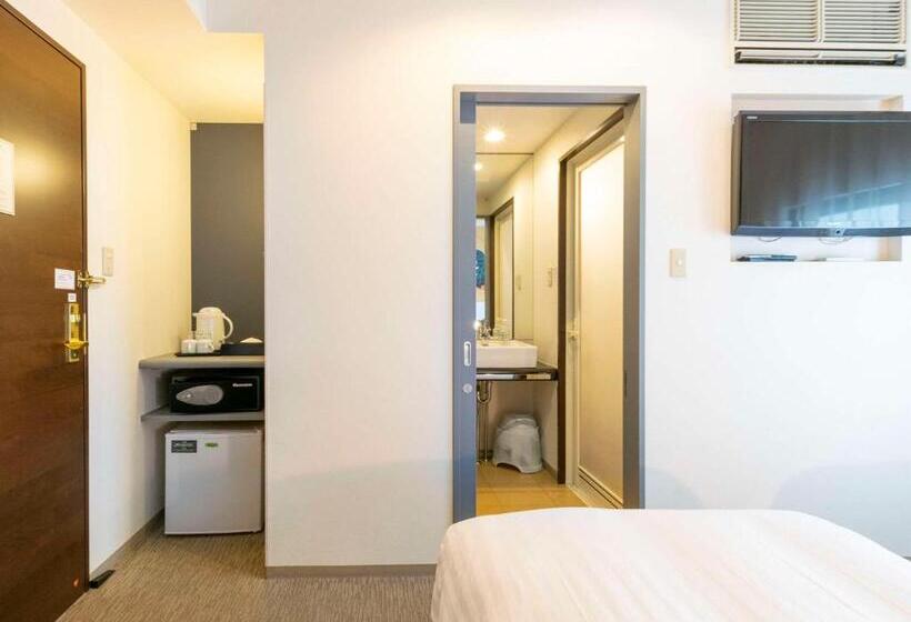 Номер Economy, Comfort Inn Naha Tomari Port