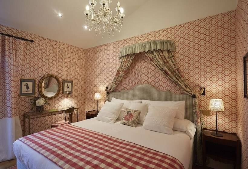 Люкс, Helguera Palacio Boutique & Antique