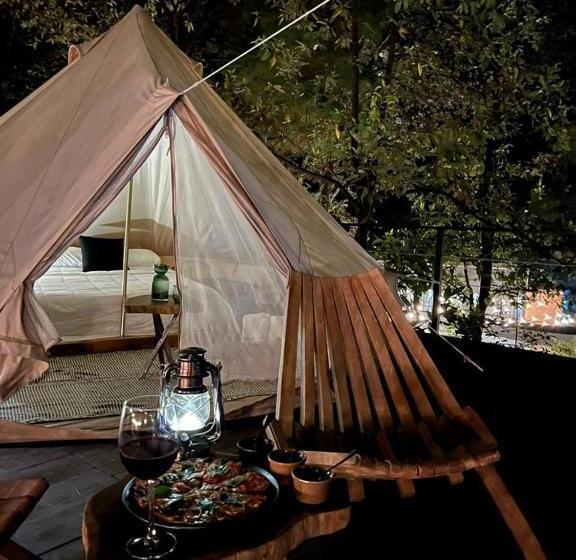 چادر با خدمات رفاهی استاندارد, Oxú Solo Adultos