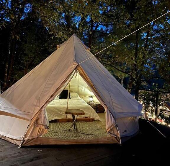 چادر با خدمات رفاهی استاندارد, Oxú Solo Adultos