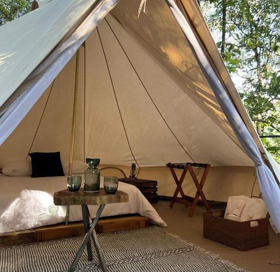 چادر با خدمات رفاهی استاندارد, Oxú Solo Adultos