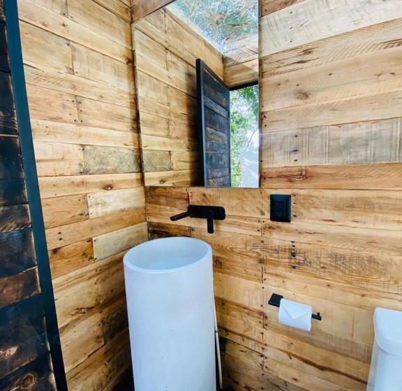 چادر با خدمات رفاهی استاندارد, Oxú Solo Adultos