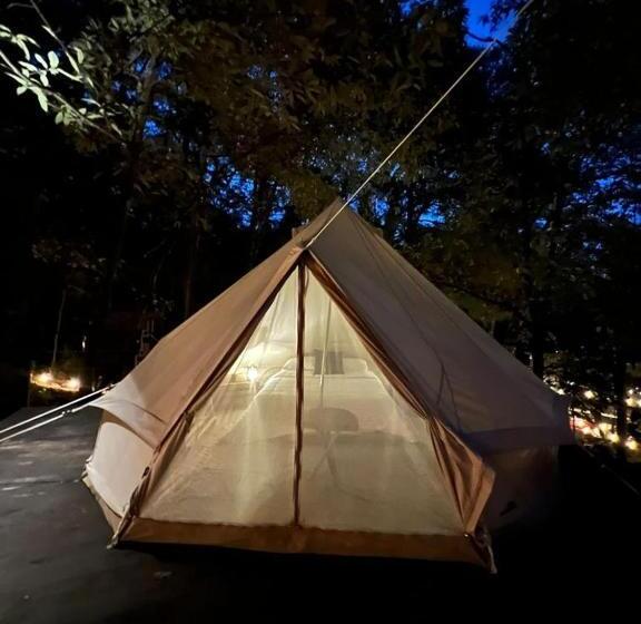 چادر با خدمات رفاهی استاندارد, Oxú Solo Adultos