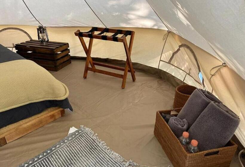 چادر با خدمات رفاهی استاندارد, Oxú Solo Adultos