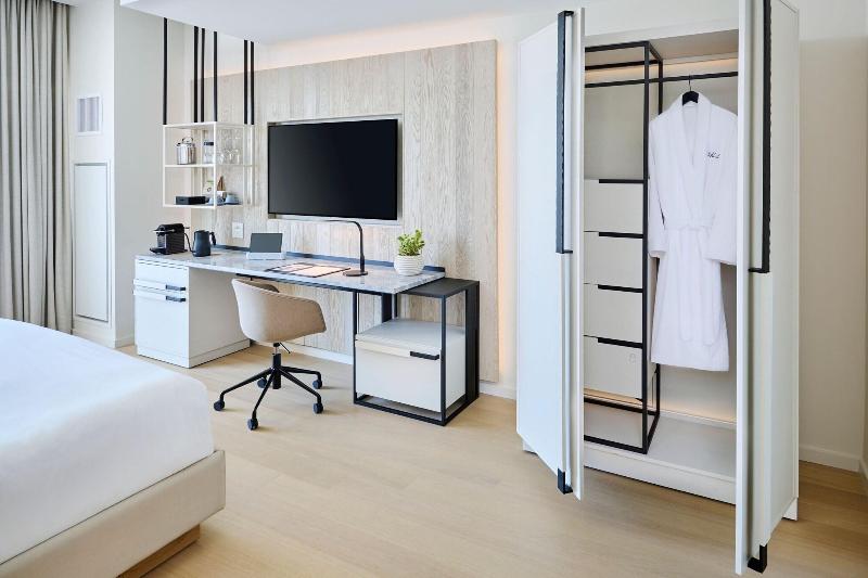 إستوديو قياسى سرير كينج, The Pearle Hotel & Spa, Autograph Collection