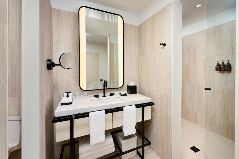 إستوديو قياسى سرير كينج, The Pearle Hotel & Spa, Autograph Collection