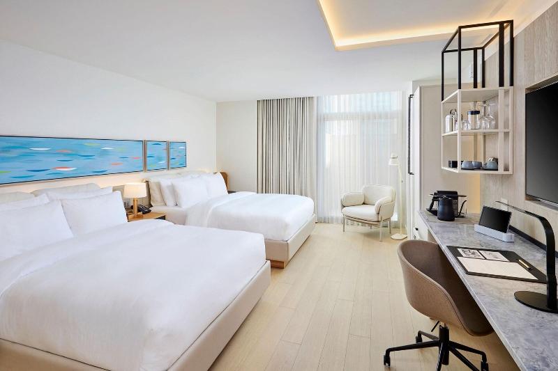 إستوديو قياسى سرير ملكى, The Pearle Hotel & Spa, Autograph Collection