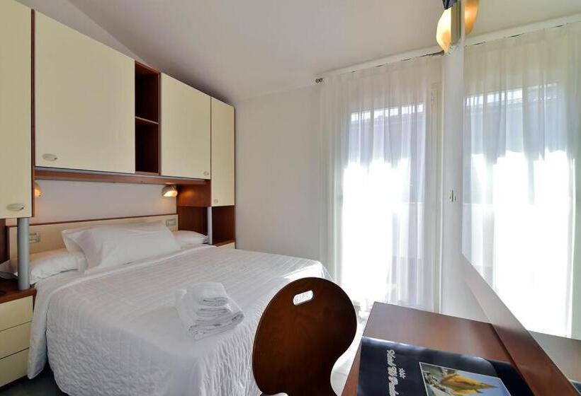 اتاق یک تخته با چشمانداز باغ, Villa Elprado