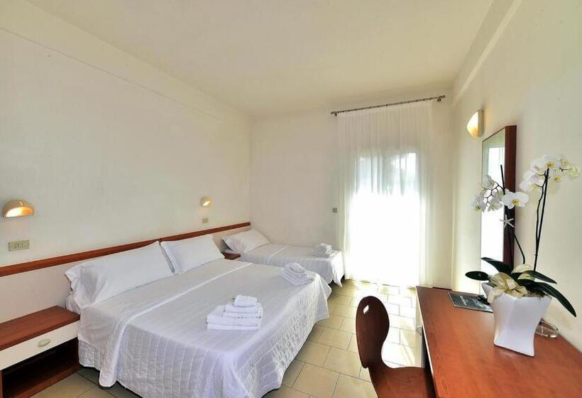 اتاق استاندارد سه تخته با بالکن, Villa Elprado