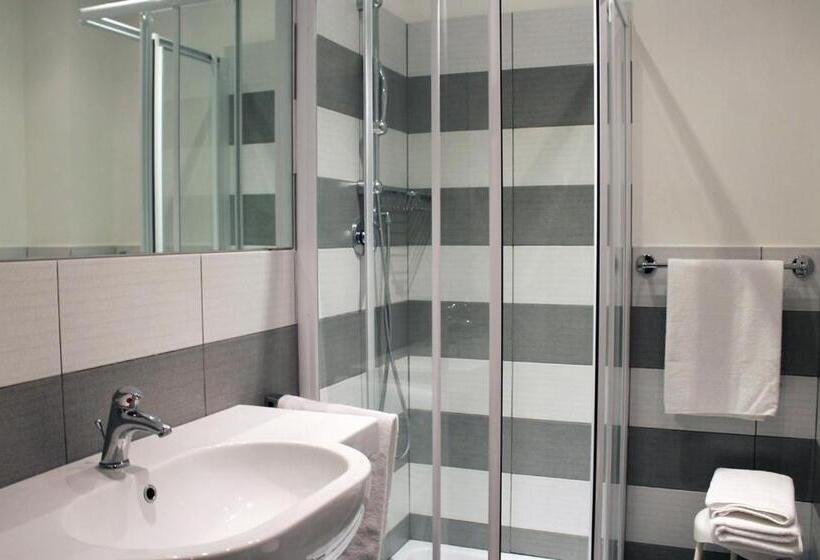 اتاق استاندارد سه تخته با چشمانداز استخر, Villa Elprado