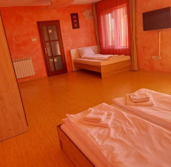 חדר משפחתי, Casa Eric