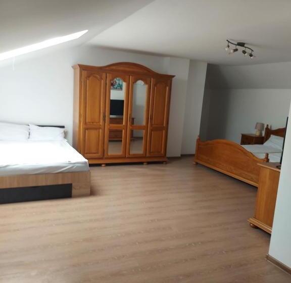 חדר משפחתי, Casa Eric