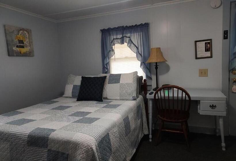 غرفة كلاسيكية ثلاثية, Serenity Motel