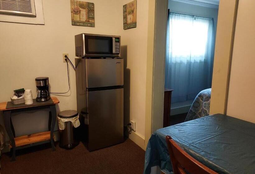 جناح ديلوكس, Serenity Motel