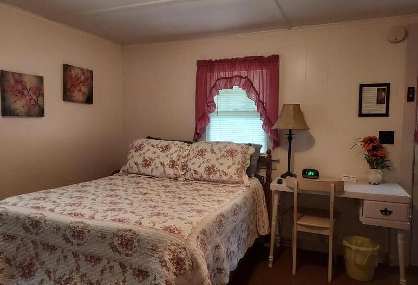 غرفة كلاسيكية ثلاثية, Serenity Motel