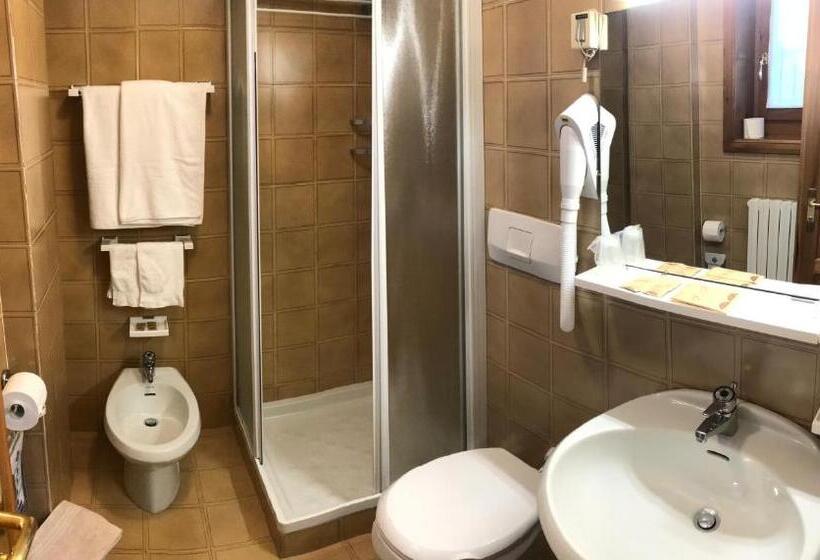 غرفة قياسية مزوَّدة بشُرفة, Garni La Casetta