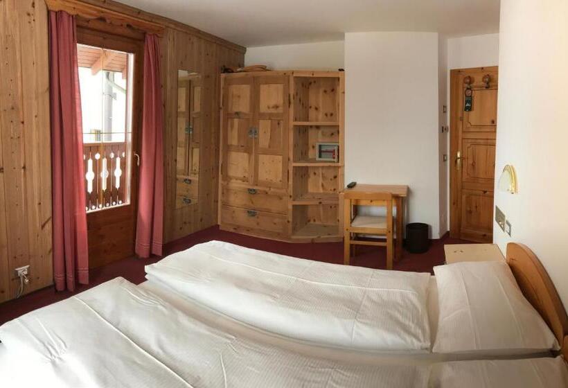 غرفة قياسية مزوَّدة بشُرفة, Garni La Casetta