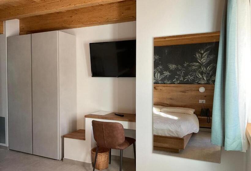 غرفة قياسية مزوَّدة بشُرفة, Garni La Casetta