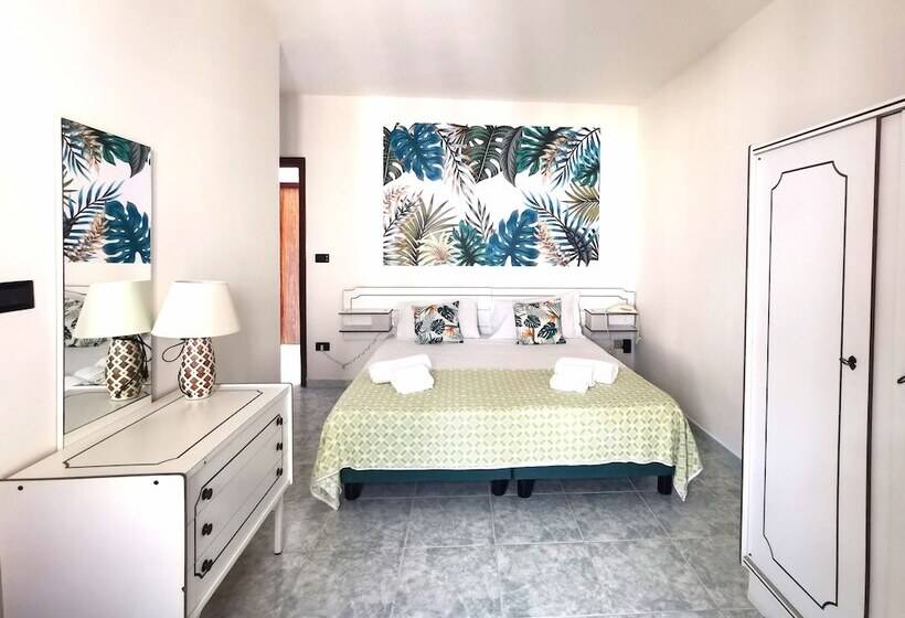 اتاق لوکس, Tea Praia A Mare