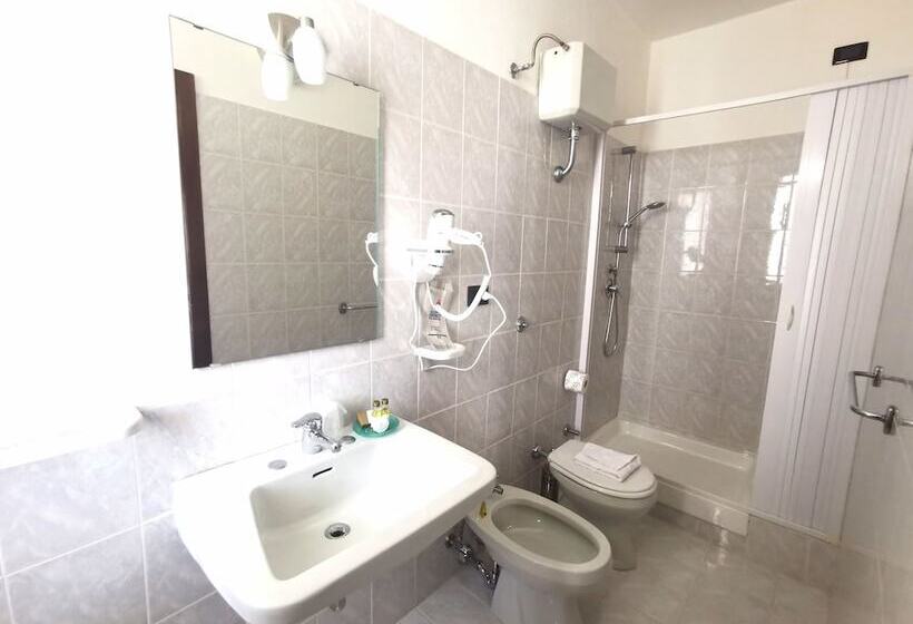 اتاق لوکس, Tea Praia A Mare