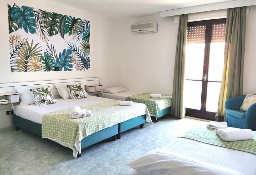 اتاق لوکس چهار تخته, Tea Praia A Mare