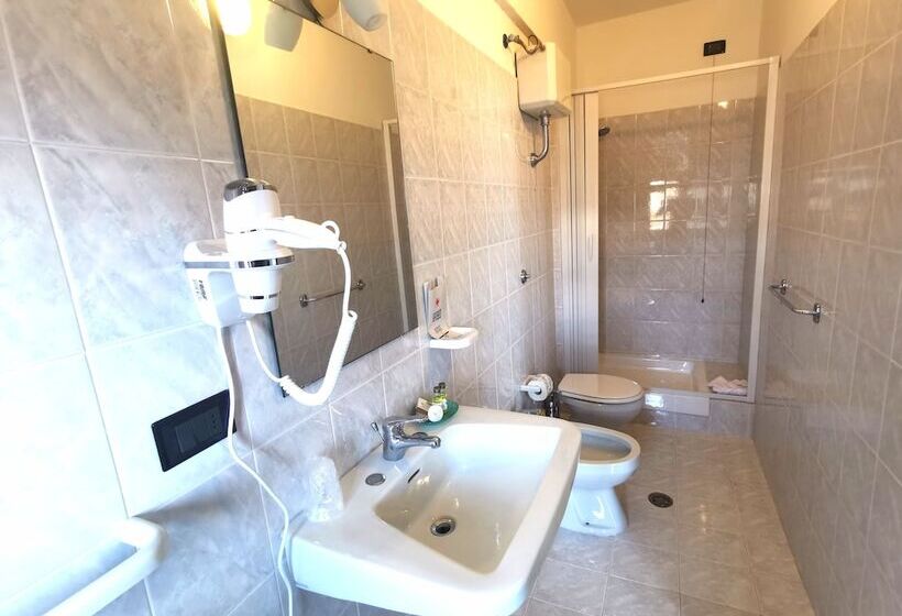 اتاق لوکس چهار تخته, Tea Praia A Mare